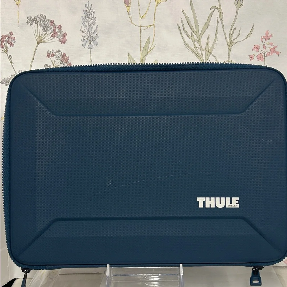 Thule teal Blue Hard Shell Tablet Sleeve Case